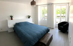 Family home facing the harbor - walking distance to the beach - Image 5