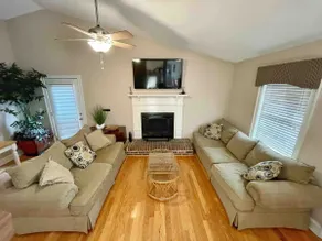 Lowcountry Oasis - 3 bed 2 bath - 5 min to the beach - fenced in yard - Image 2