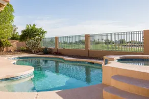 Spacious golf course house with pool heater, spa - Image 2