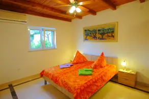 Seaside house & tennis court - Image 4