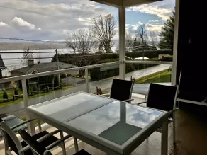 Cottage with lake view - Image 4