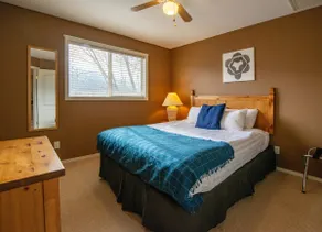 2 BDR with Loft / Mountain Views / Walk Out Deck - Image 5