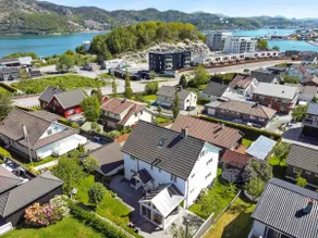 Large apartment (100 m2) with free parking - Image 5