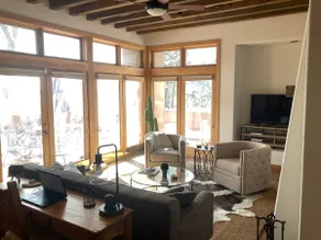Beautiful Views, Privacy, next to Four Seasons, 10 min to Plaza, nice decor - Image 4