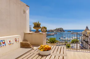 Attico privato in pieno centro, con splendida terrazza a 50 metri dal mare - Image 2