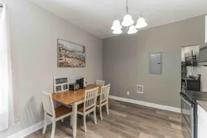2-BR NEWLY RENOVATED, MODERN, LANSDOWNE APARTMENT - Image 5