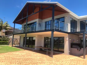 Large luxury home with private jetty - Image 2