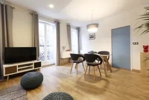 Stylish & Spacious Apartment Near the Louvre - Image 3