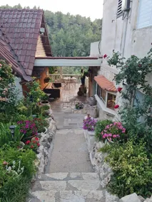 Beautiful log cabin between Carmel/Jezreel Valley - Image 4