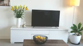 FANTASTIC! MODERN,SPACIOUS APT+STUNNING CITY VIEW - Image 3