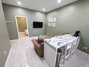 Cozy Downtown Loft | Walk to Shops & Dining - Image 3