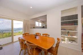 Lakeview - Spacious Home with Breathtaking Views - Image 4