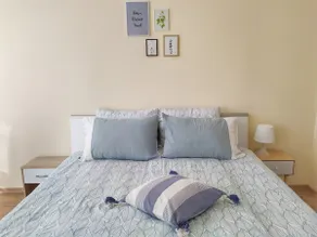 By the CATHEDRAL - TOP center - 2 Bedroom FLAT - Image 2