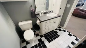 Entire Guest Suite: 2bed, kitchen, big living area - Image 3