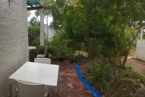 Self catering private studio surrounded by garden - Image 3