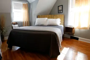 East Side Inn Cottage Next to City park, near UMM - Image 3