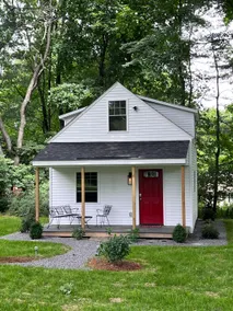 Cute cottage near UConn, lake, and restaurants. - Image 2