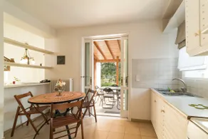 Holiday home next to orange tree orchard with pool - Image 5
