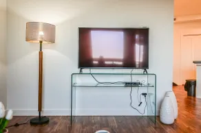 *Kensington Gardens Home* 15mins to Airport/WEM - Image 4