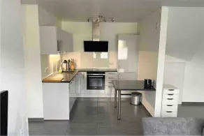 Modern and spacious apartment with parking - Image 2