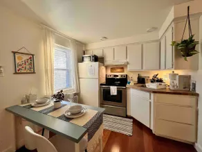 Chic Cozy Walkable Studio • Close to Everything - Image 2
