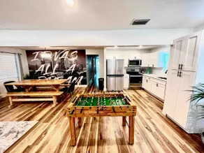 TaNpa Villa! Artsy home in the middle of everything! - Image 5