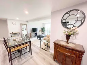 Landmark View · Prime Location · 2B Private Suite - Image 3