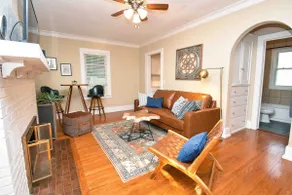 Peoria Heights Petite Charmer- Cozy Cottage Escape - Image 5
