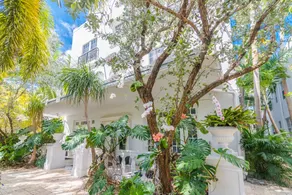 208-South Beach Elegance - Image 4