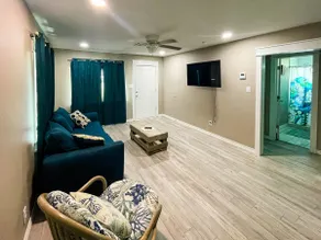 Remodeled 2BR Cottage+Kitchen+Free WiFi Parking - Image 5