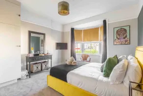 Beautiful & Spacious 4 Bed House on Sandbanks Road - Image 3