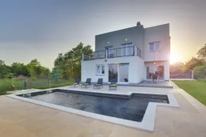 Beautiful detached modern house - Image 3