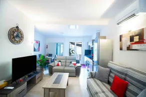 Superb air-conditioned apartment, terrace and garage. - Image 2