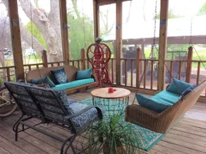 Charming 1920s Bungalow in Historic Downtown RR - Image 2