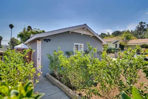 Chic Modern Studio Near LA & OC - Prime Location! - Image 4
