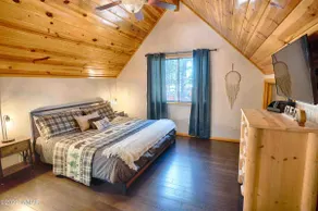 Cozy Ski Chalet in the Pines near Lakes & Hiking - Image 5