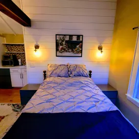 Coastal Sunset Cottage-1 bed, Kitchenette, Deck - Image 3