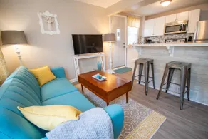 Petite & Charming- Near Aksarben and Baxter Arena! - Image 4