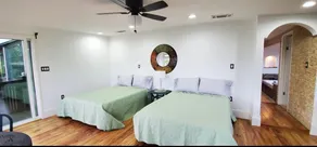 ROMANTIC AND SPACIOUS JACUZZI SUITE! - Image 2