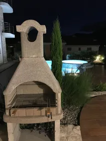 Superbly equipped with large pool and jacuzzi (N) - Image 4