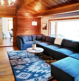 Cozy Log Cabin, 5 Min to Ski, Great for Groups, Oversized Deck, Dog-friendly - Image 2