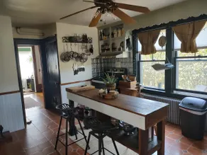 Rustic Retreat,unique home, minutes to Newport, RI - Image 4