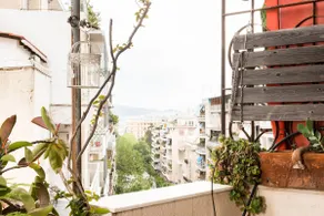 Stylish flat with veranda in the heart of Athens - Image 3