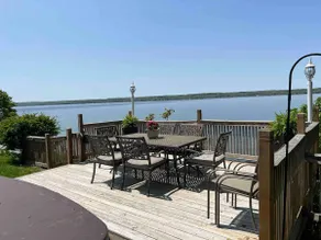 Hibiscus Lodge on Seneca Lake - Image 3