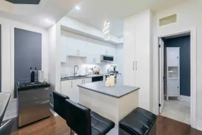 6ix Nest: Entire Modern Home - TTC & FREE Parking - Image 4