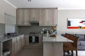 Modern central flat near wine route & Medi-Clinic - Image 4