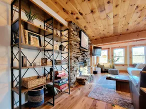 Charming Lake Cottage w/ Hot Tub & Kayaks - Image 4