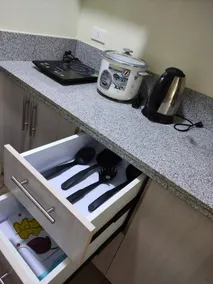 KDM's Crib at Stanford Suites 3 with Netflix - Image 3