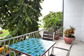 Beautiful Riverfront Apartment - Image 4