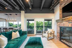 Lakefront 1 Bedroom Downtown Penthouse - Image 3